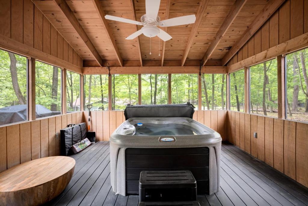 Hot Tub (Jacuzzi) - Photo 3