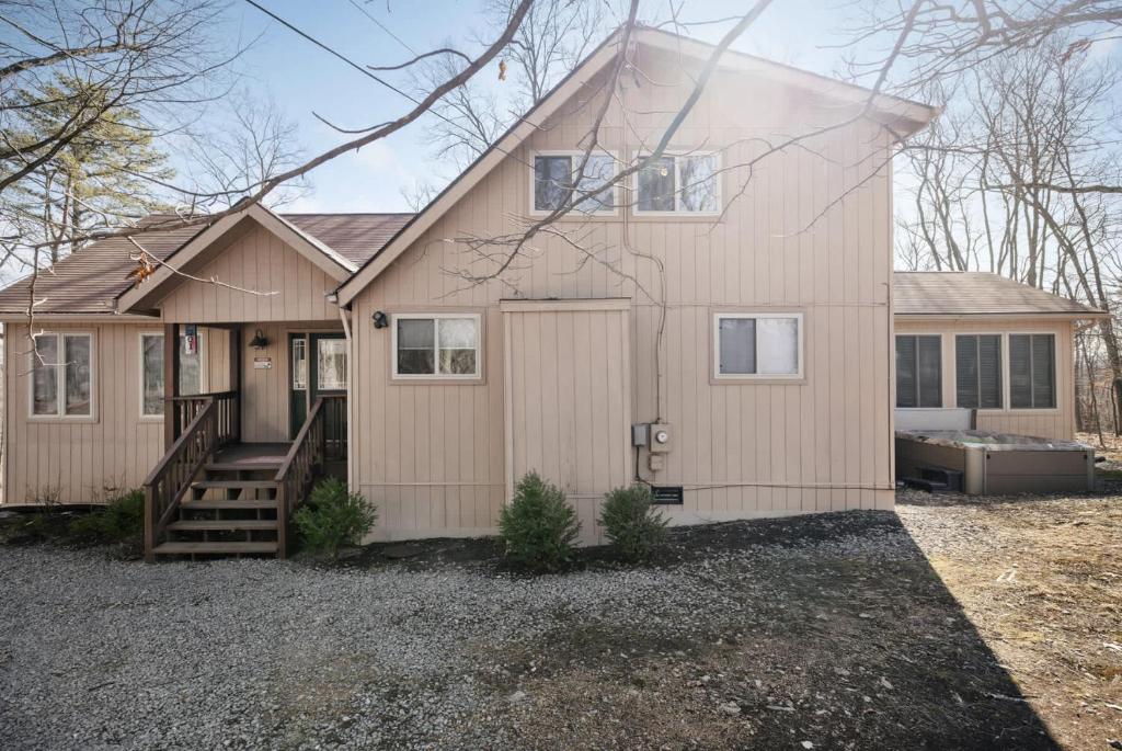 Hot Tub (Jacuzzi) - Photo 3