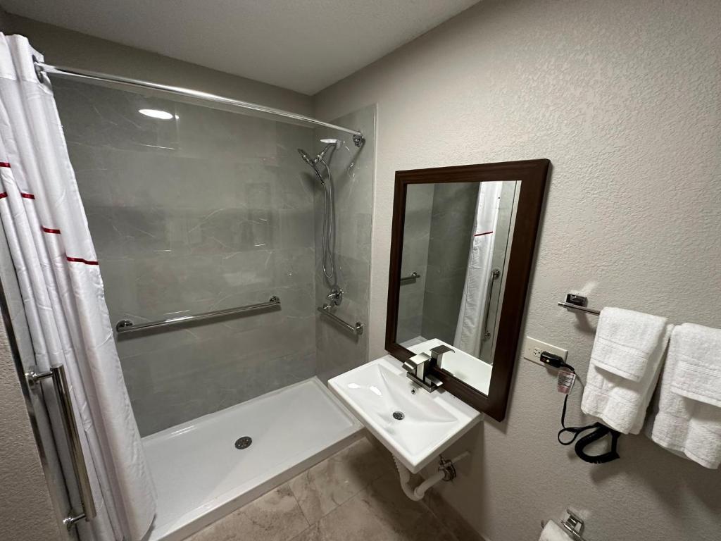 Red Roof Inn Charleston - Dunbar - Image 7