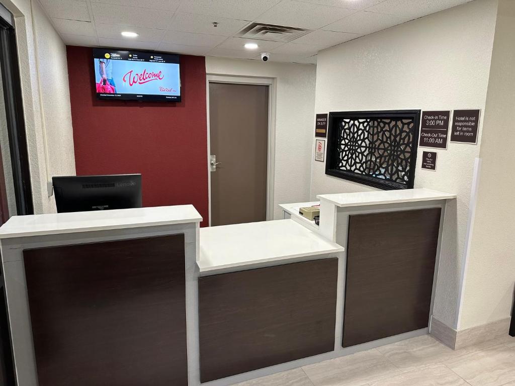 Red Roof Inn Charleston - Dunbar - Image 5