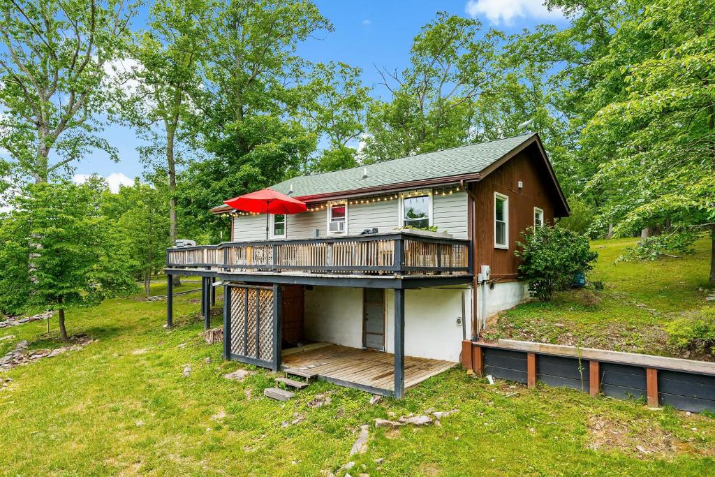 Modern Cabin w Mountain View Hot Tub & Fire Pit - Image 8
