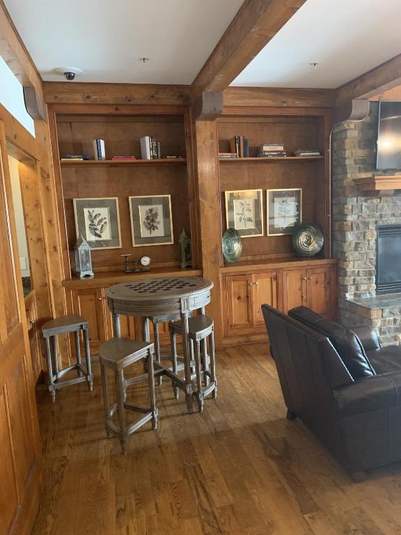 Highland House 207 Slopeside, Village Area, Ski in out - Image 4