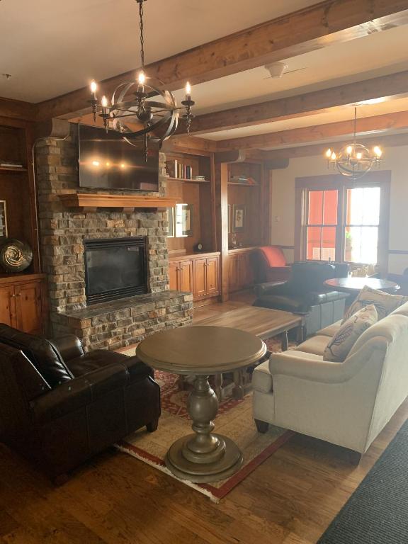 Highland House 207 Slopeside, Village Area, Ski in out - Image 5