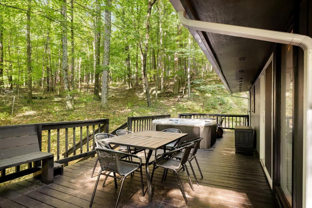 Hot Tub (Jacuzzi) - Photo 2