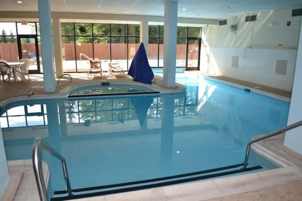 Hot Tub (Jacuzzi) - Photo 2