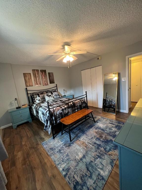 Snowshoe Ski-in & Ski-out at Silvercreek Resort - Family friendly, jacuzzi, hot tub, mountain views - Image 4