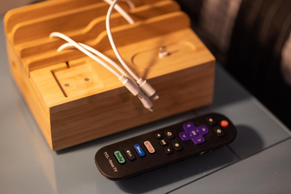 Snowshoe Ski-in & Ski-out at Silvercreek Resort - Family friendly, jacuzzi, hot tub, mountain views - Image 8