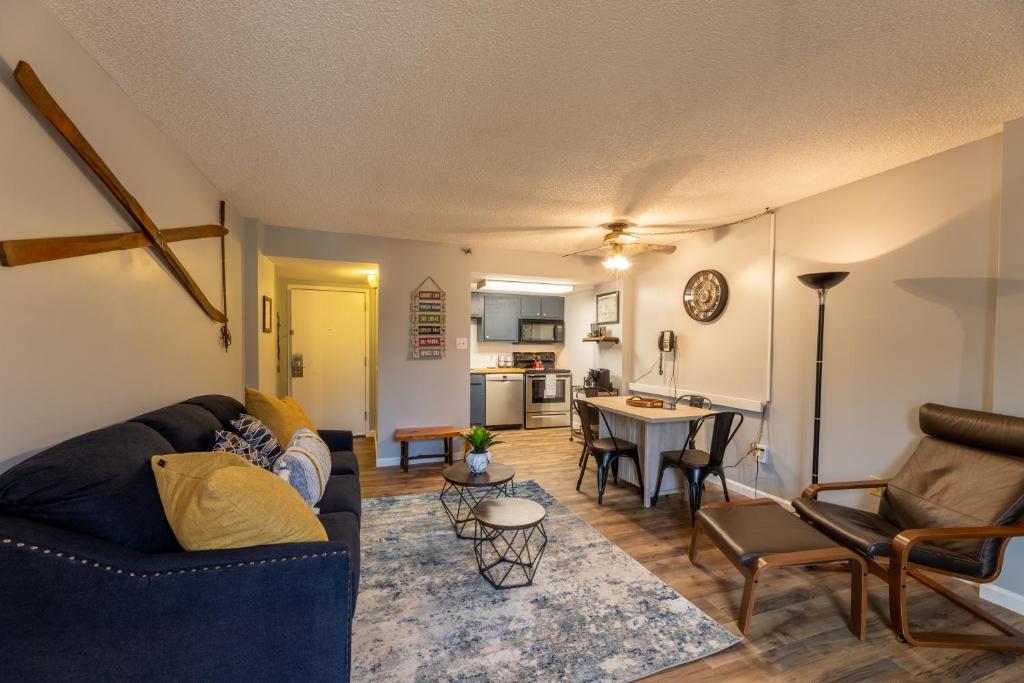 Snowshoe Ski-in & Ski-out at Silvercreek Resort - Family friendly, jacuzzi, hot tub, mountain views - Image 5