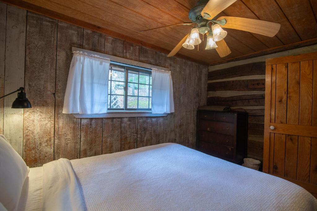 Moore House Inn & Cabins - Image 6