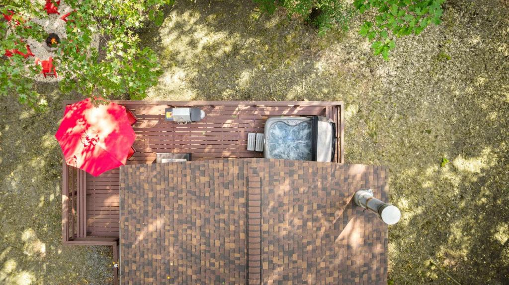 Hot Tub (Jacuzzi) - Photo 5