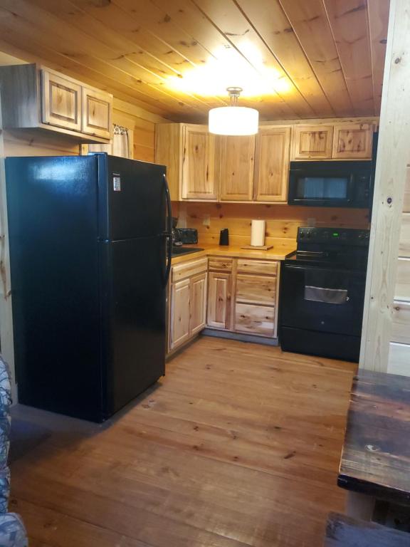 The Frontier - An Amish Built Deluxe Cabin - Image 8