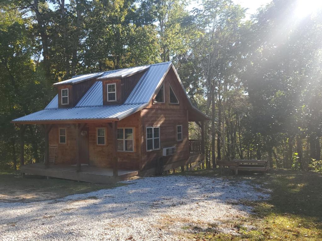The Frontier - An Amish Built Deluxe Cabin