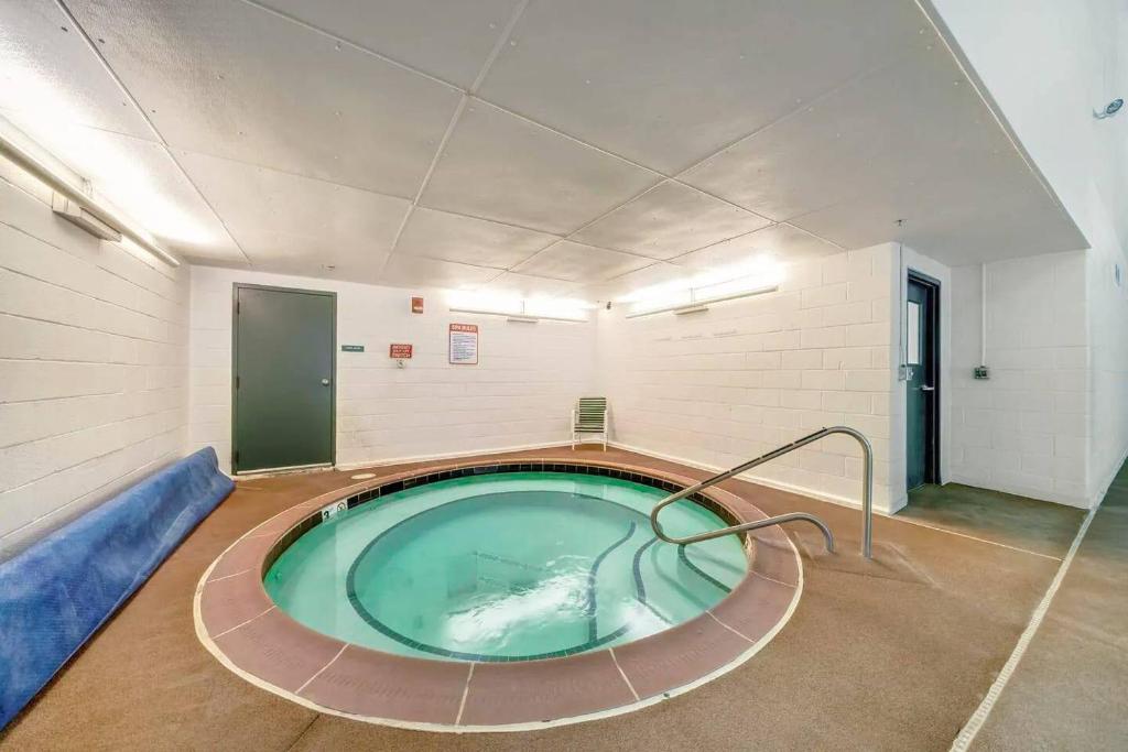 Hot Tub (Jacuzzi) - Photo 4