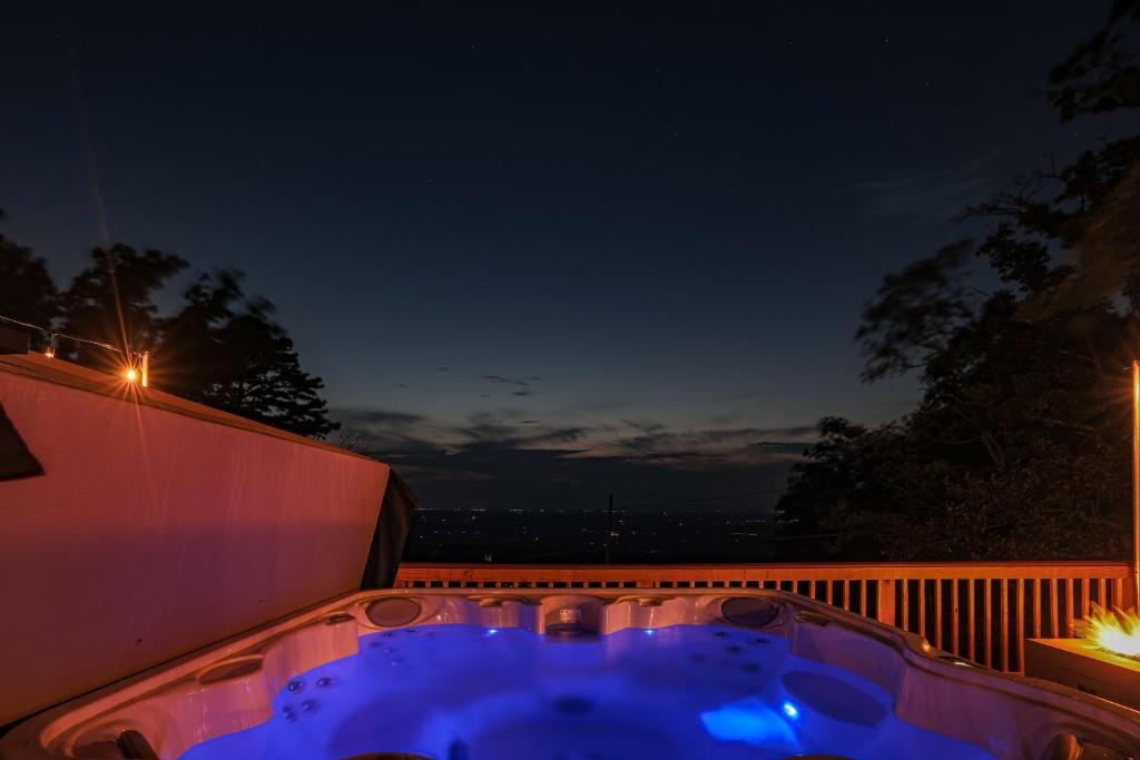 Hot Tub (Jacuzzi) - Photo 4