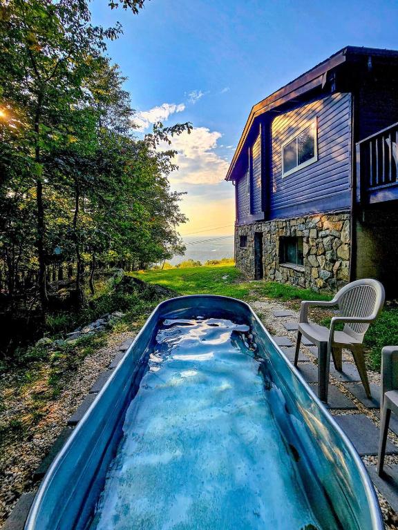 Hot Tub (Jacuzzi) - Photo 2