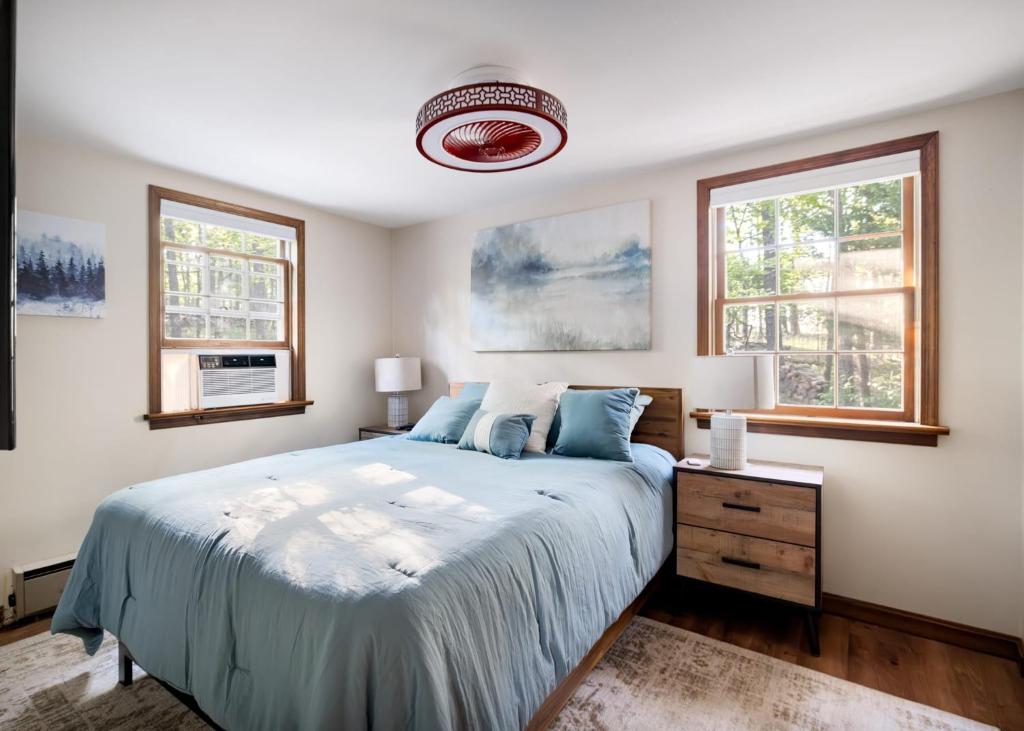 Chalet w Hot Tub, Grill, FirePit, WiFi,PetFriendly - Image 7