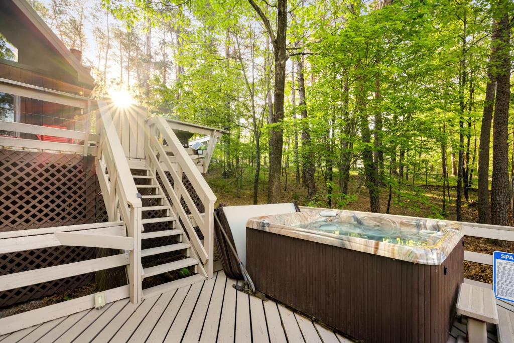 Hot Tub (Jacuzzi) - Photo 3