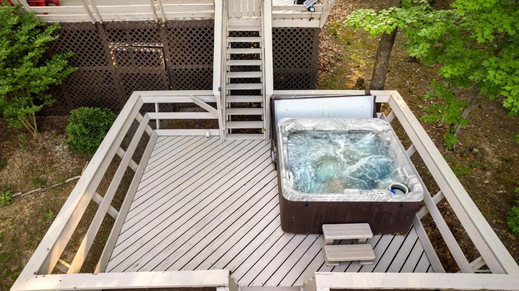 Hot Tub (Jacuzzi) - Photo 4