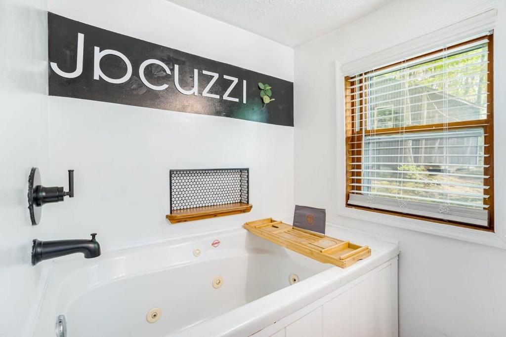 Hot Tub (Jacuzzi) - Photo 6