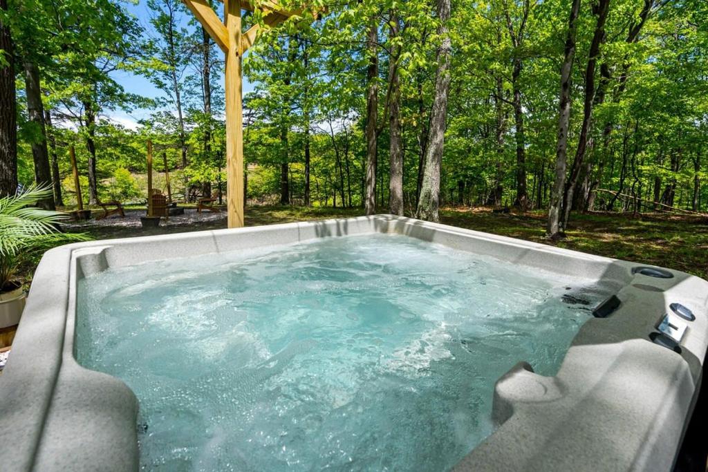 Hot Tub (Jacuzzi) - Photo 3
