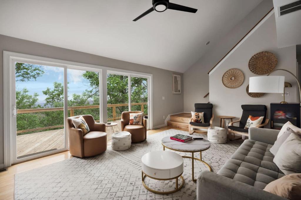 Valley Views Hot Tub Deck Screened Porch & WiFi - Image 6