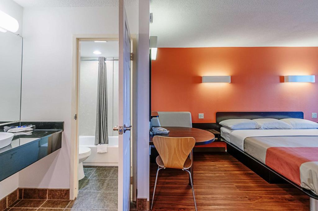 Motel 6-Martinsburg, WV