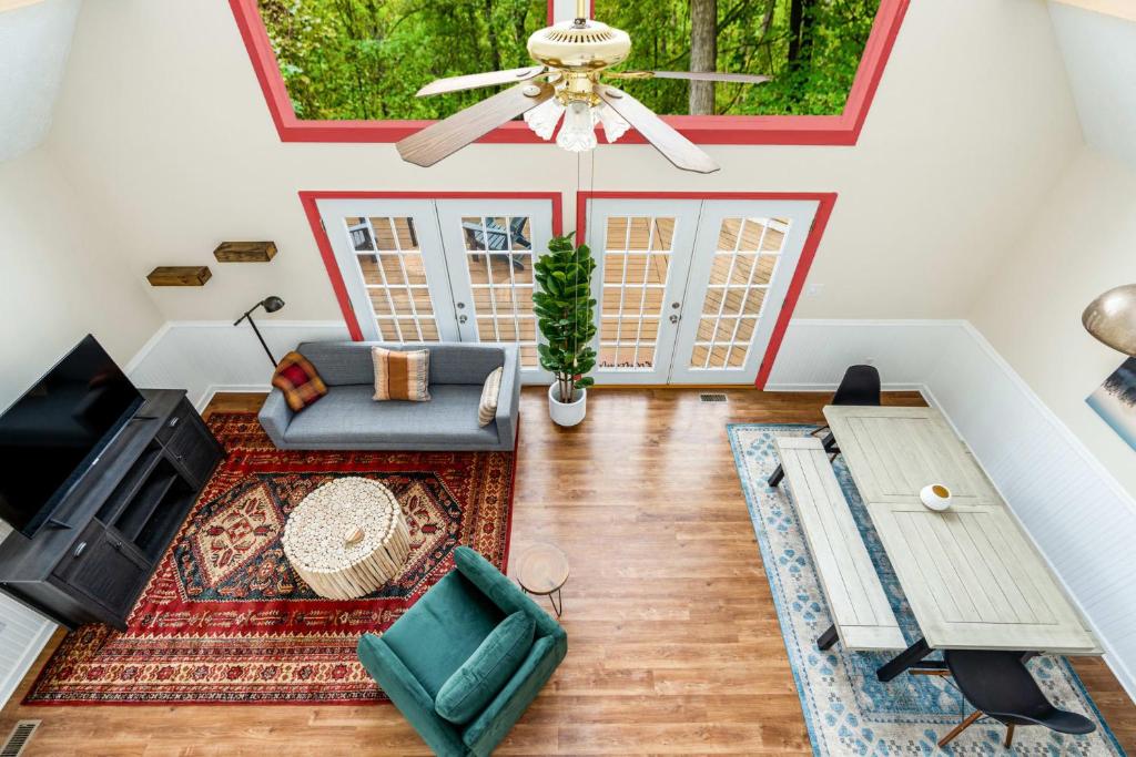 Hot Tub, Fire Pit, Deck, Grill, WiFi, Dog-Friendly - Image 7