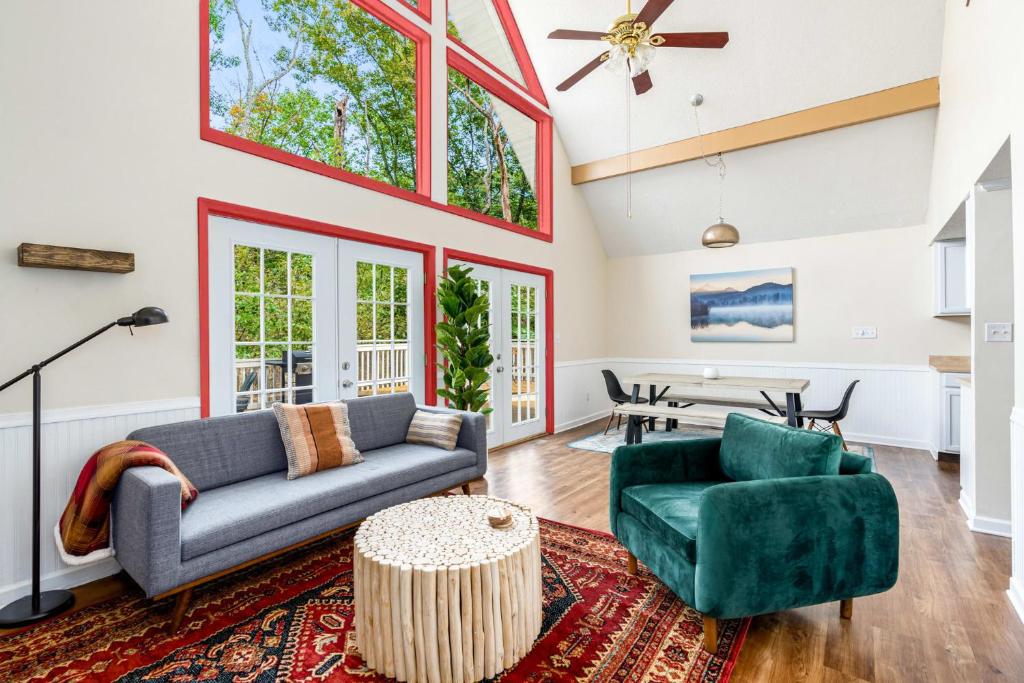 Hot Tub, Fire Pit, Deck, Grill, WiFi, Dog-Friendly - Image 6