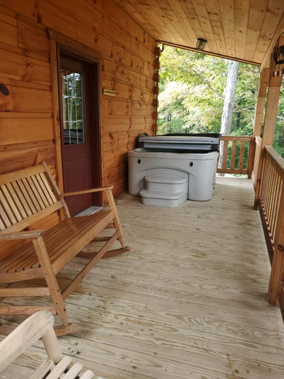 Hot Tub (Jacuzzi) - Photo 2