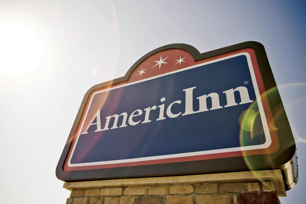 AmericInn by Wyndham Hartford WI - Image 7