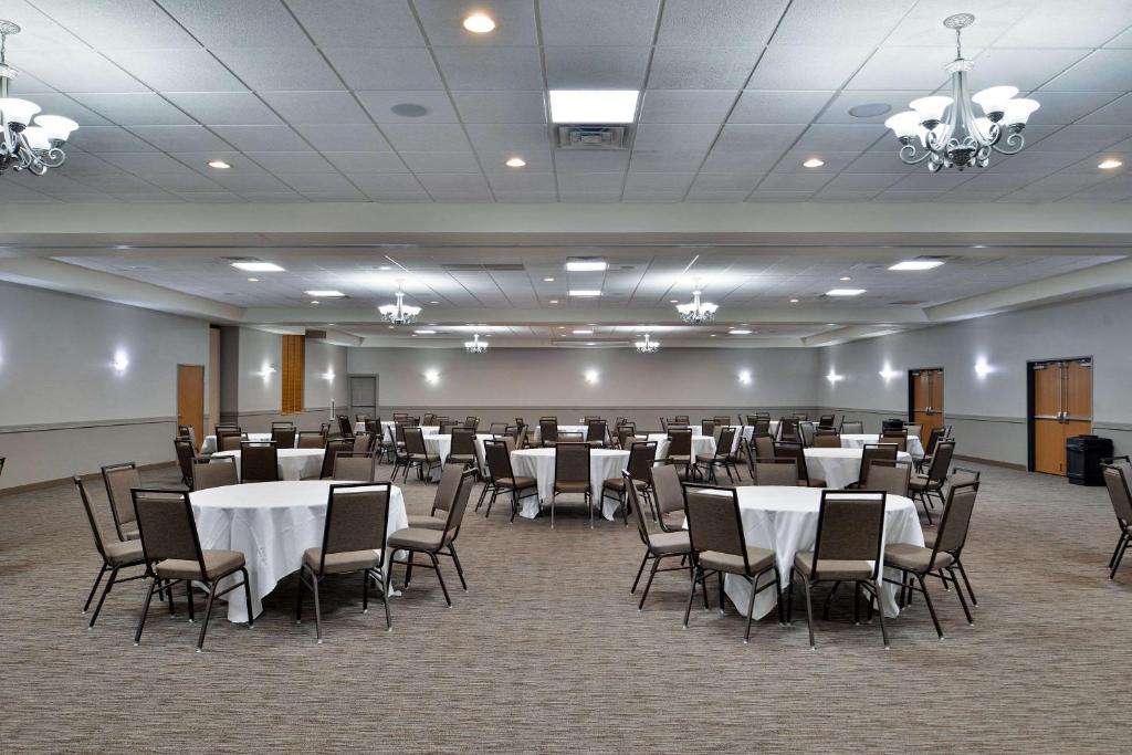 Comfort Inn & Suites Madison North - Image 6