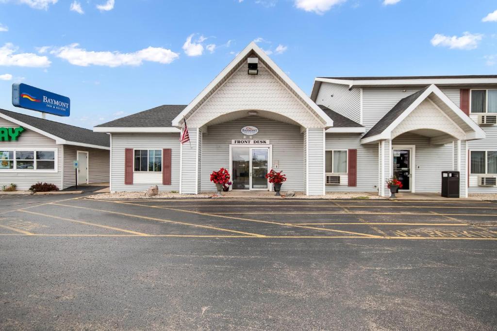 Baymont by Wyndham Marinette - Image 4