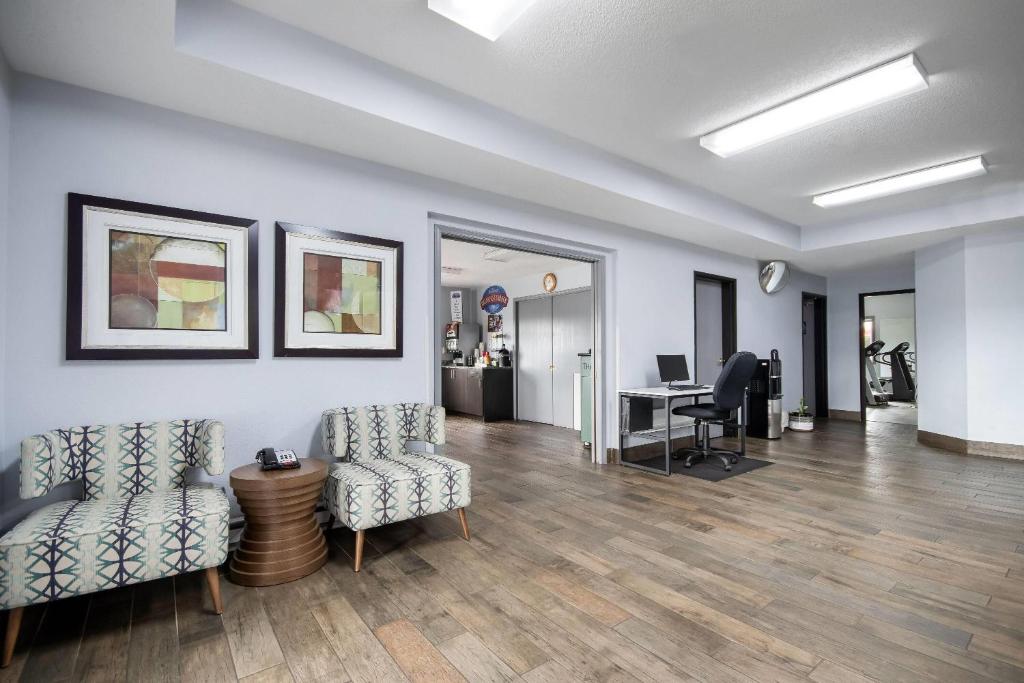 Baymont by Wyndham Marinette - Image 5