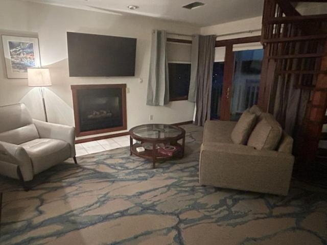 Snug Harbor Inn - Image 7