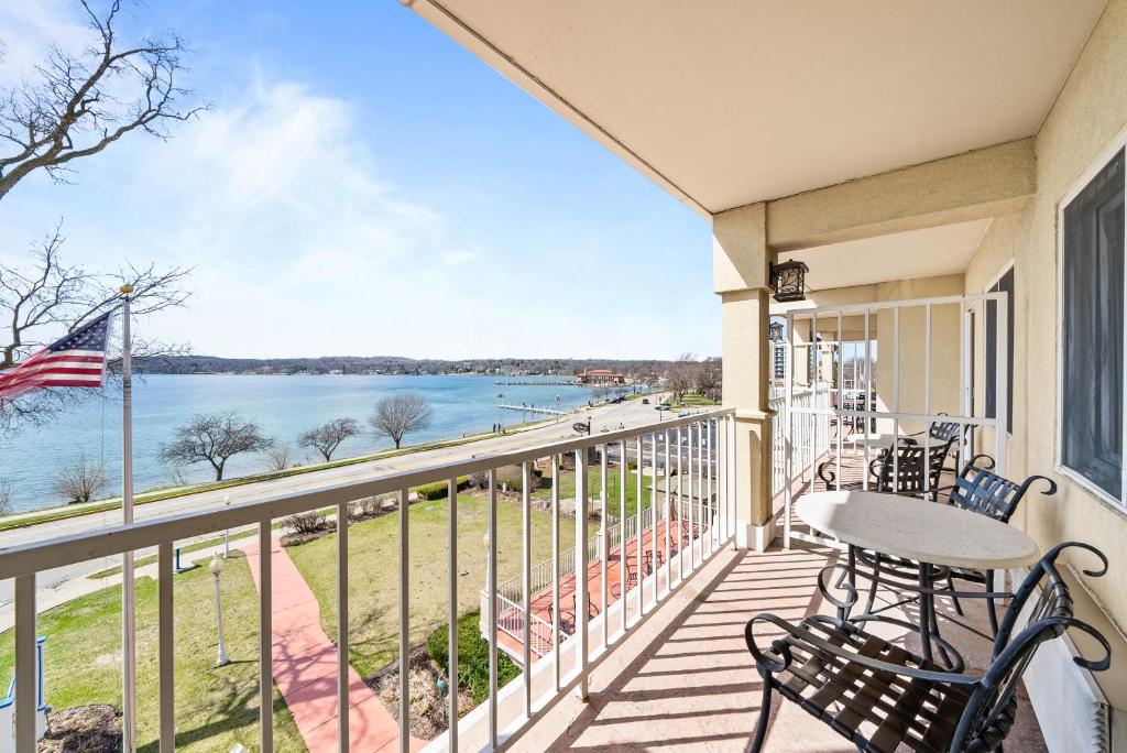 Bella Vista Suites Lake Geneva - Image 6