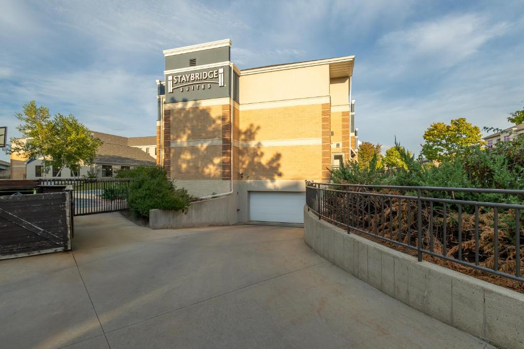 Staybridge Suites Middleton/Madison-West by IHG - Image 8