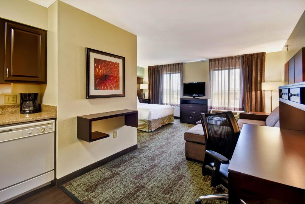 Staybridge Suites Middleton/Madison-West by IHG - Image 5