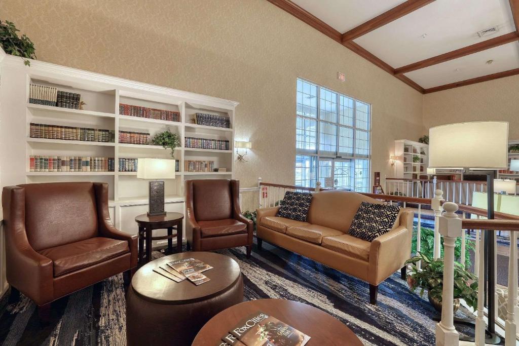 Comfort Suites Appleton Airport - Image 8