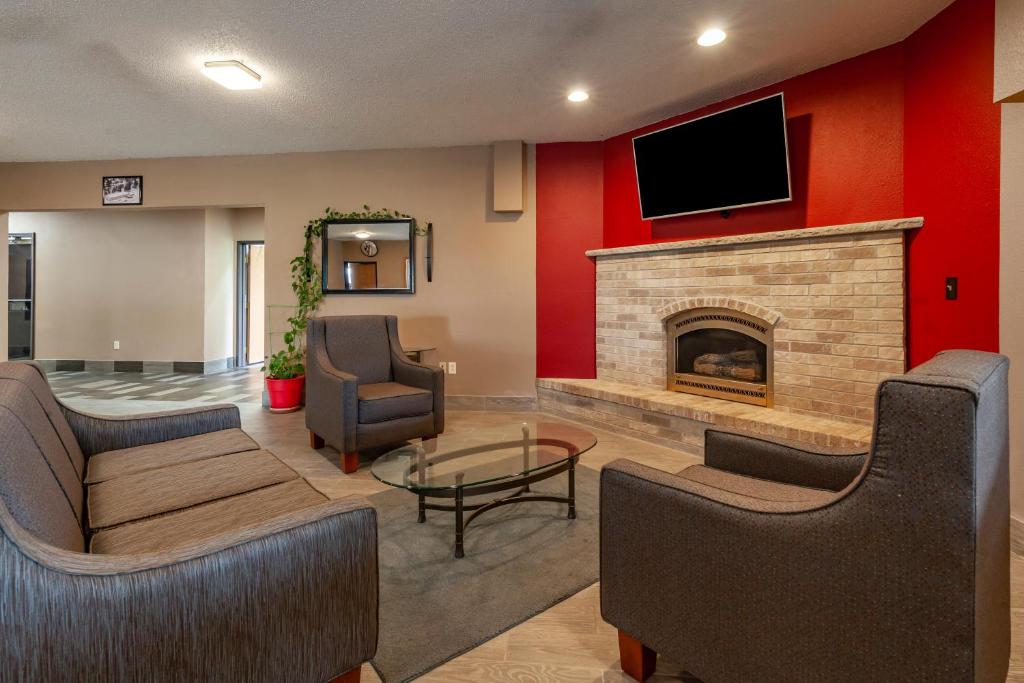 Quality Inn Redgranite - Image 6