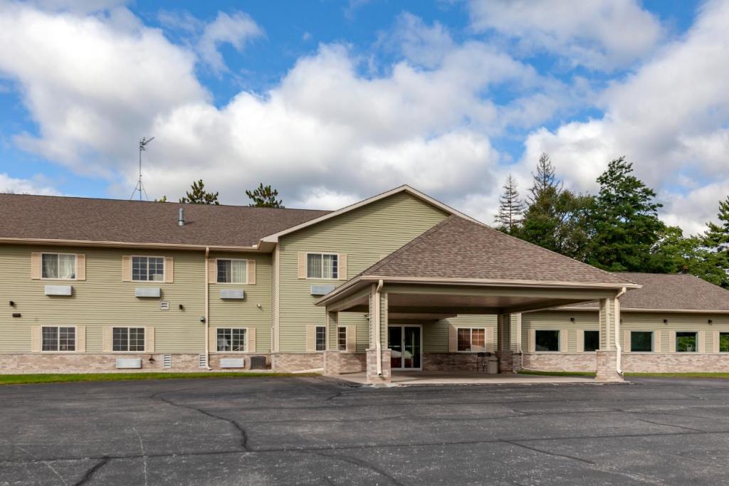 Quality Inn Redgranite - Image 7