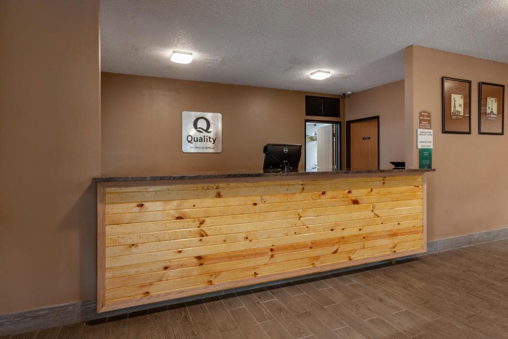 Quality Inn Redgranite - Image 8
