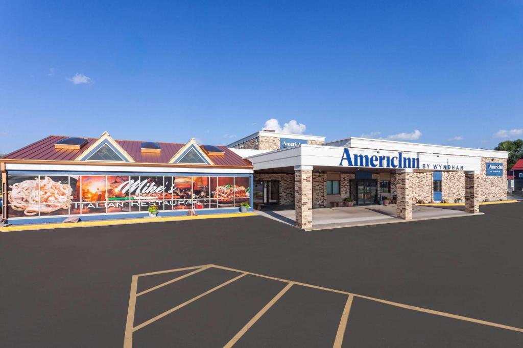 AmericInn & Suites by Wyndham Baraboo Event Center - Image 8