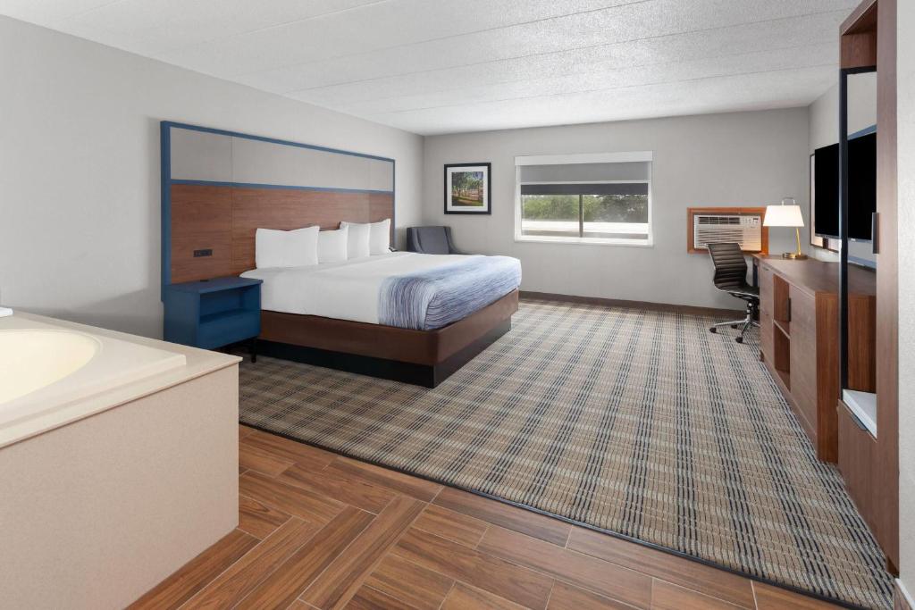 AmericInn & Suites by Wyndham Baraboo Event Center