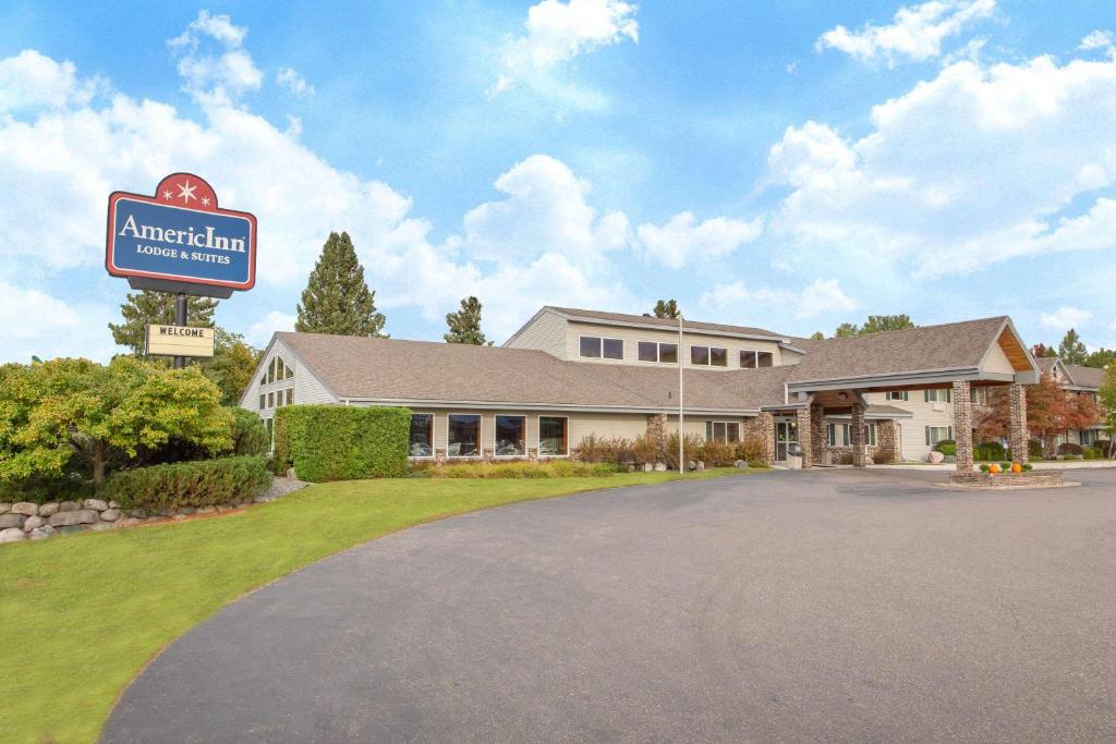 AmericInn by Wyndham Rhinelander - Image 7