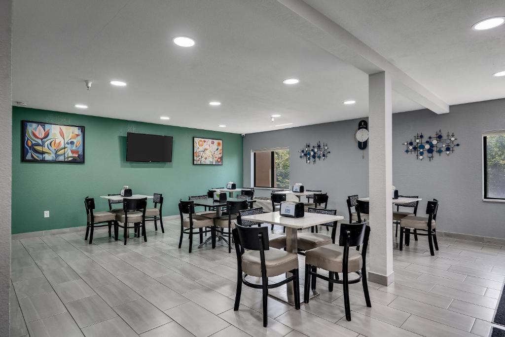 Baymont by Wyndham La Crosse/Onalaska - Image 6