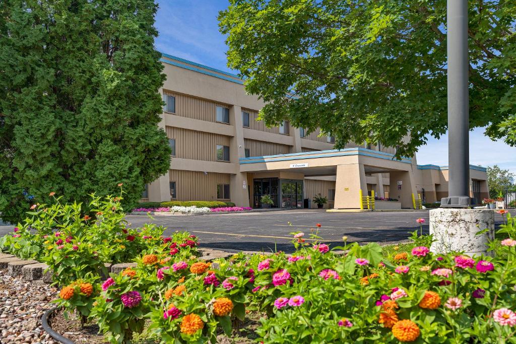 Baymont by Wyndham La Crosse/Onalaska - Image 7