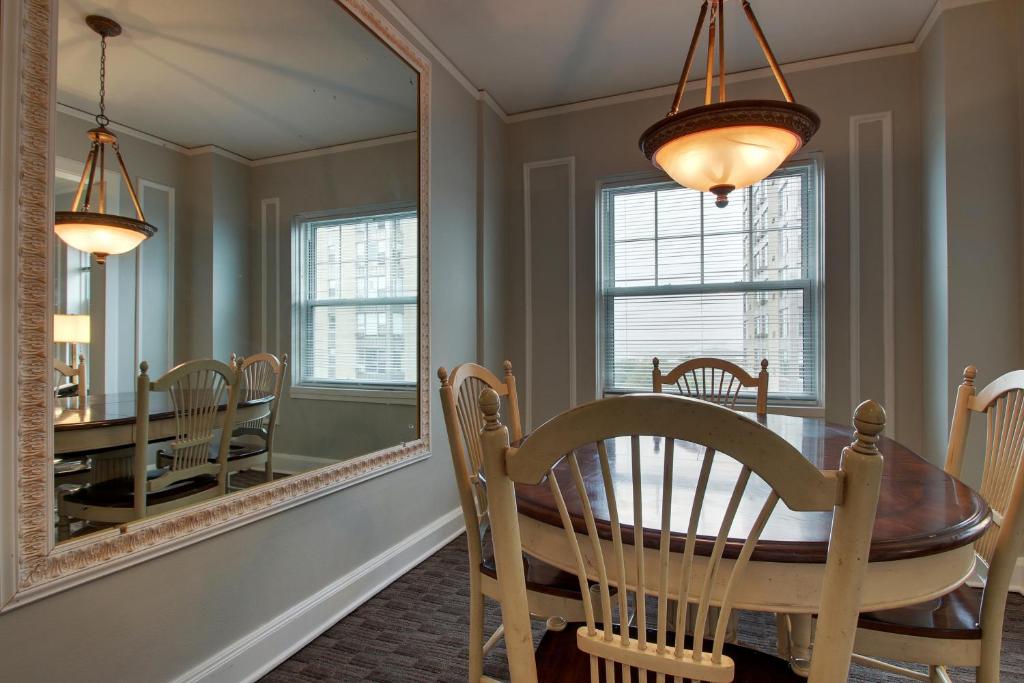 Knickerbocker on the Lake - Image 7