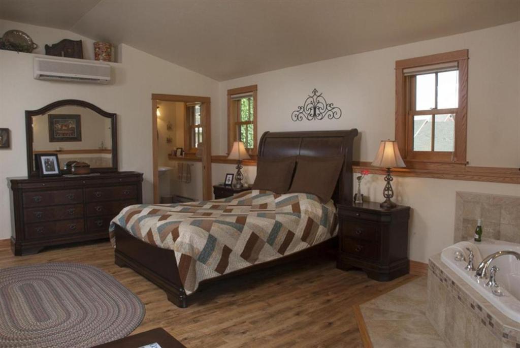 Lake Orchard Farm Retreat