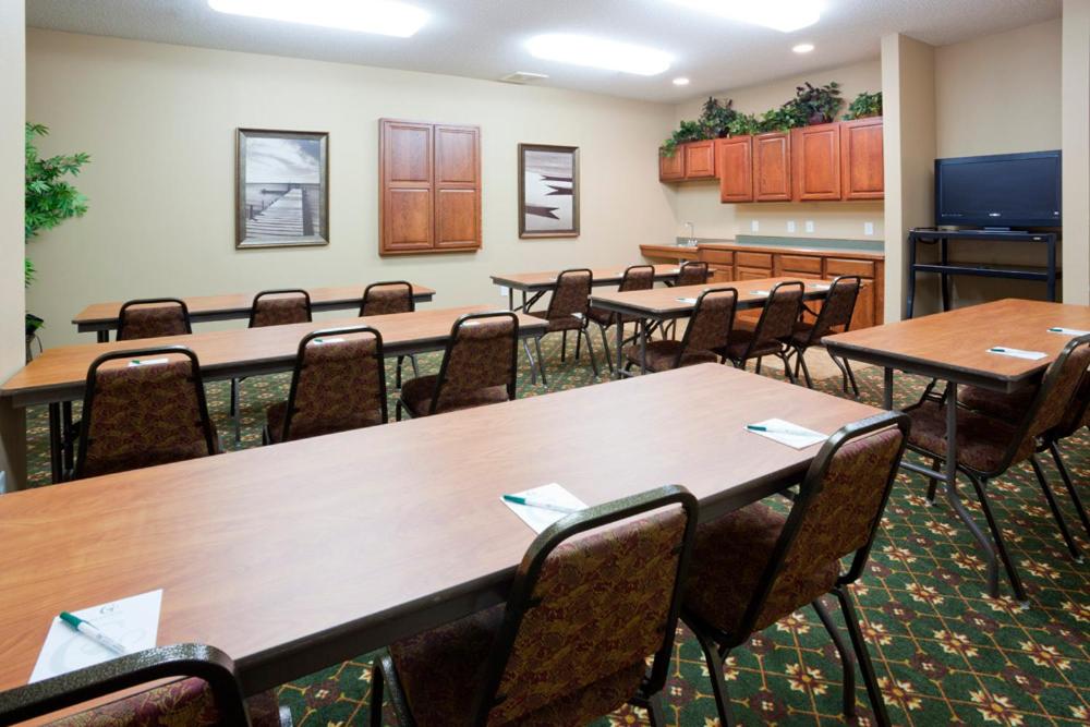 GrandStay Hotel & Suites Downtown Sheboygan - Image 6