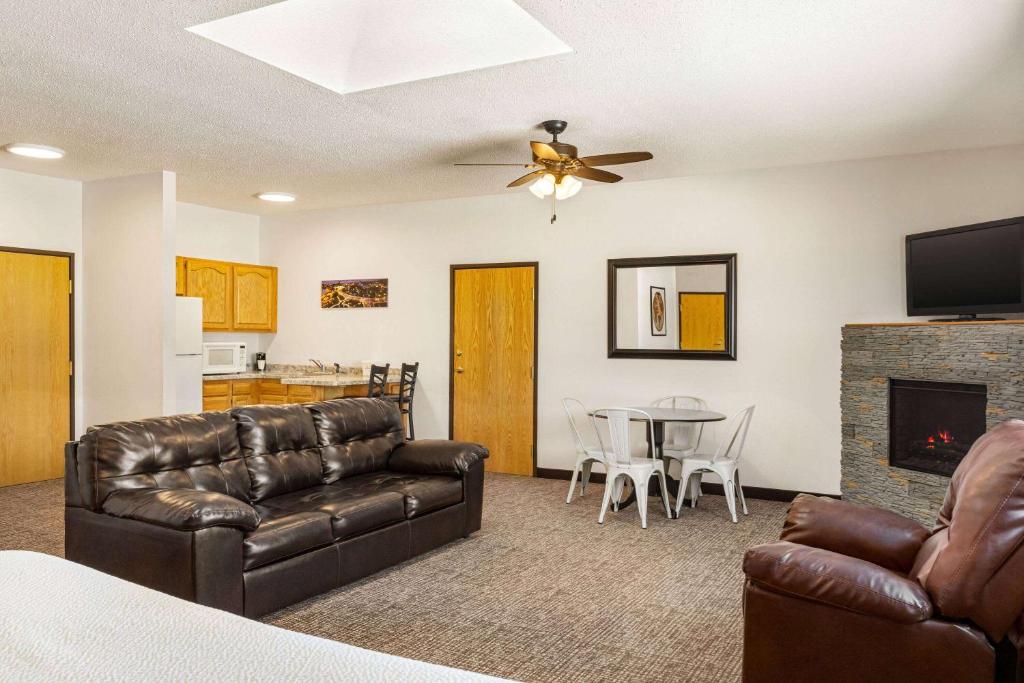 Ramada by Wyndham Richland Center - Image 6